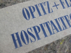Bedrucken von Decken: Individuelle Werbung auf Decken mit Schriftzug oder Logo